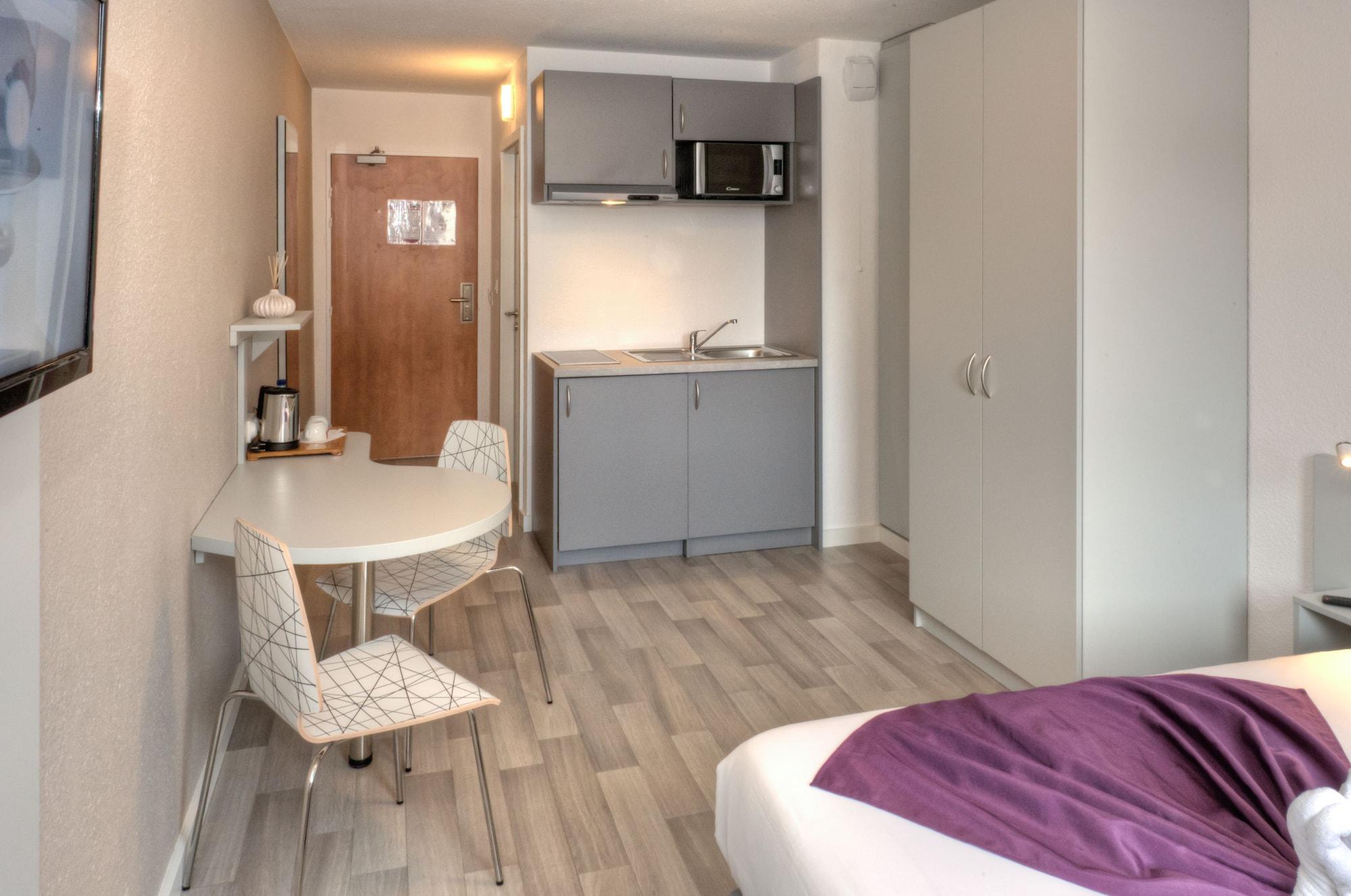 Centre Aparthotel 3*